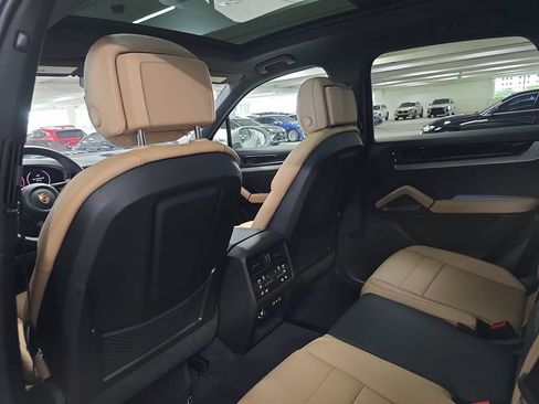 Certified 2026 Porsche Cayenne AWD/4WD image 25