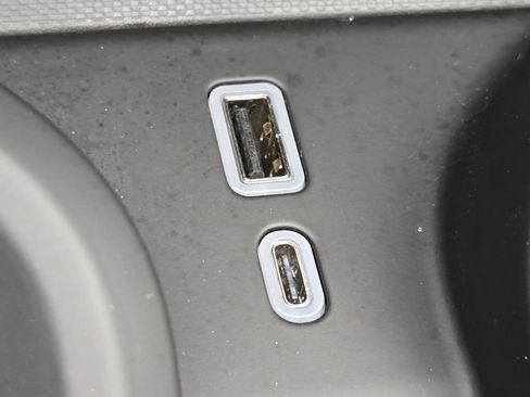 Used 2025 GMC Sierra 2500 AT4 w/ Technology Package image 36