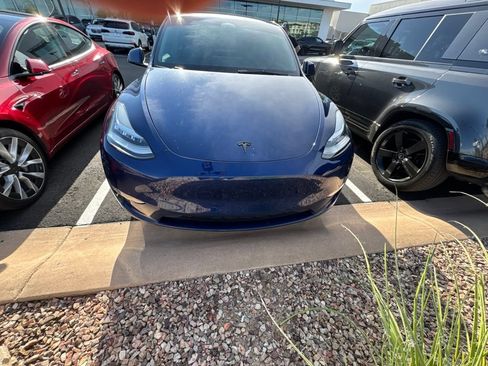 Used 2021 Tesla Model Y Long Range AWD/4WD image 2