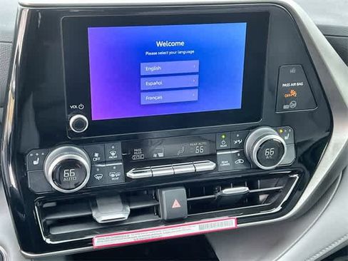 Used 2024 Toyota Highlander XLE image 18
