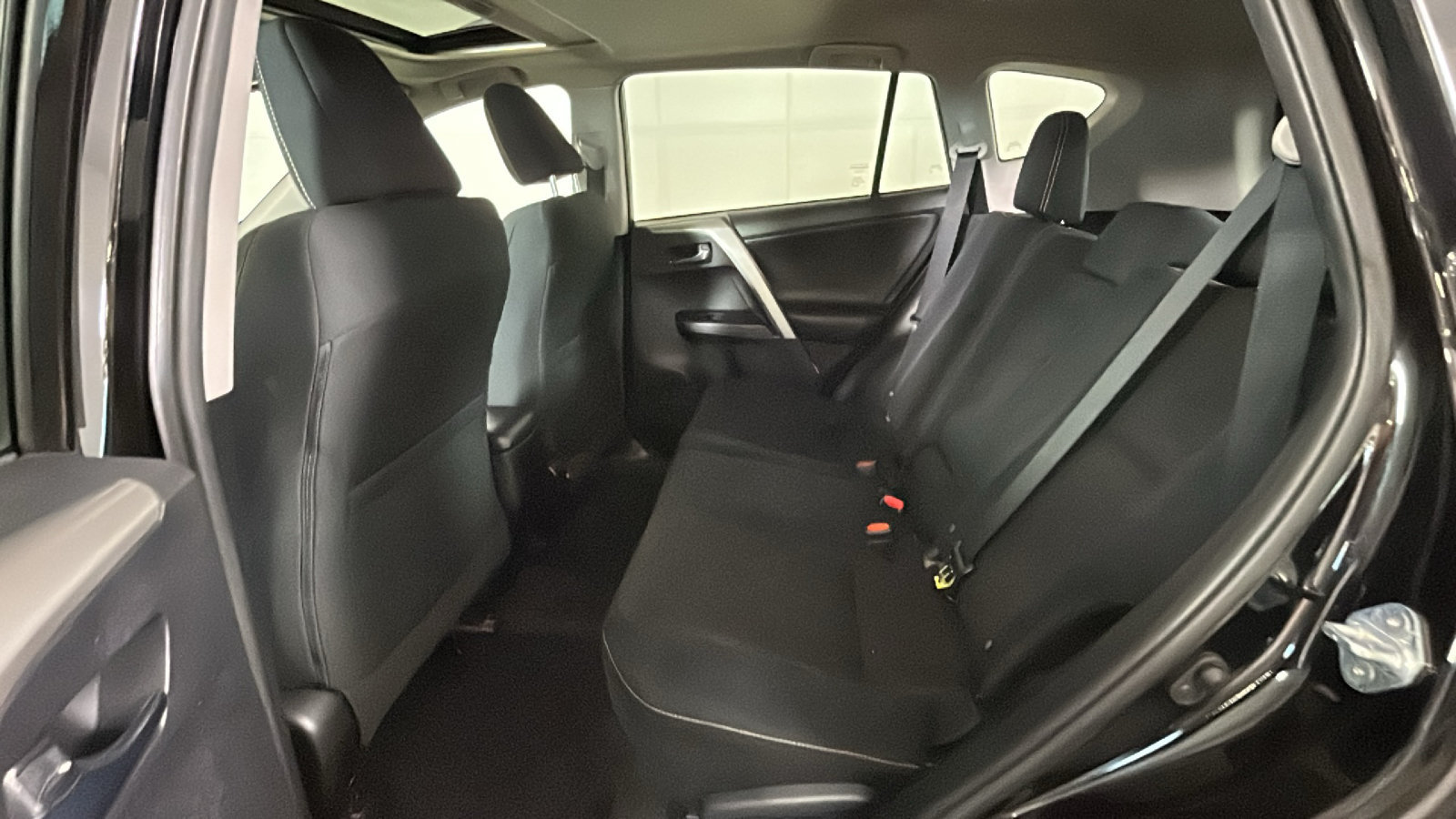 Used 2017 Toyota RAV4 XLE w/ All Weather Liner Package AWD/4WD image 28