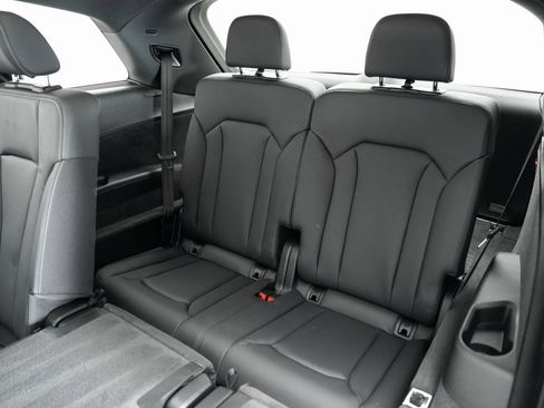 Certified 2025 Audi Q7 3.0T Premium Plus image 24