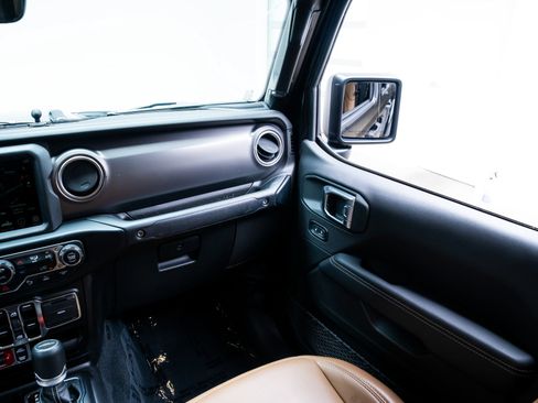 Used 2023 Jeep Gladiator Rubicon w/ Safety Group AWD/4WD image 9