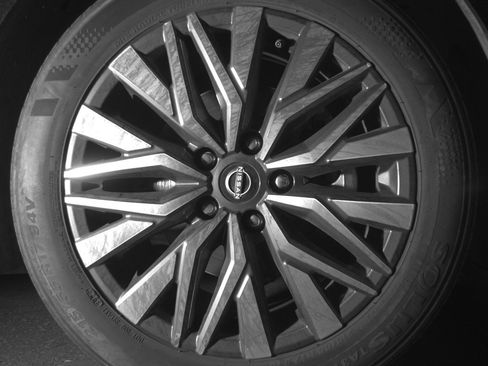 Used 2025 Nissan Altima 2.5 SV image 13