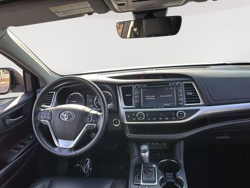 Used 2017 Toyota Highlander XLE image 15