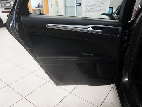 Used 2020 Ford Fusion SE image 23