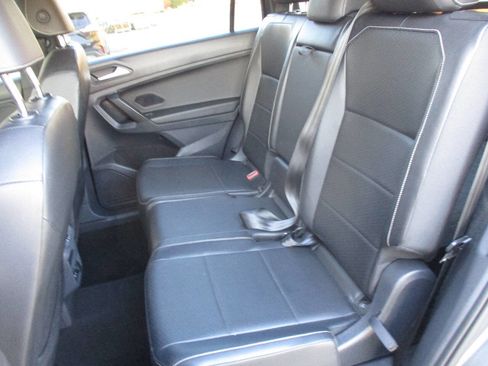 Used 2021 Volkswagen Tiguan SE R-Line image 21