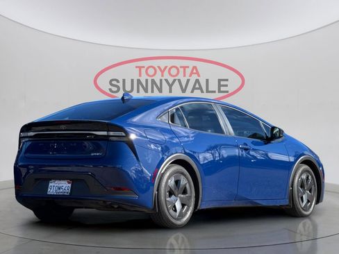 Used 2025 Toyota Prius Plug-In Hybrid image 3