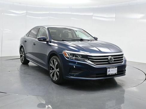 Used 2022 Volkswagen Passat 2.0T SE FWD image 55