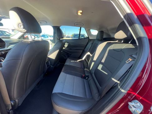 Used 2025 Chevrolet Trax LT w/ LT Convenience Package image 25