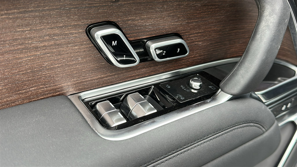 Certified 2023 Land Rover Range Rover SE AWD/4WD image 9