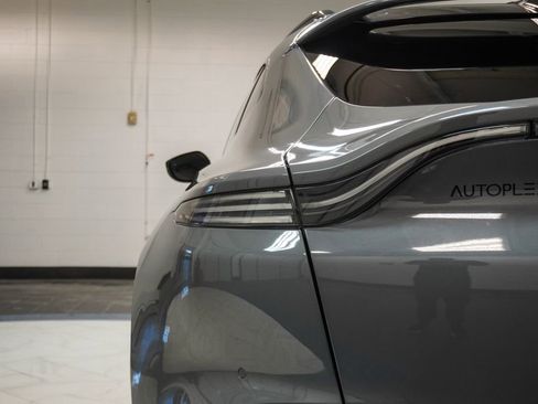 Used 2021 Aston Martin DBX AWD/4WD image 38