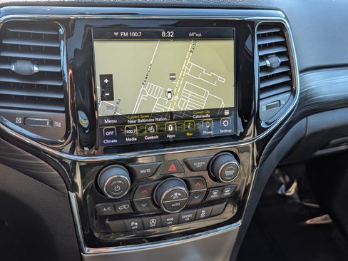 Used 2020 Jeep Grand Cherokee Altitude AWD/4WD image 28