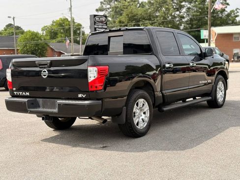 Used 2018 Nissan Titan SV w/ SV Convenience Package RWD image 9
