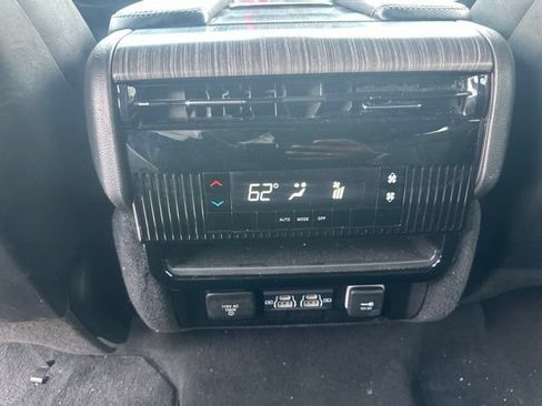 Used 2024 Jeep Wagoneer Series II w/ Flexible Seating Group RWD image 16
