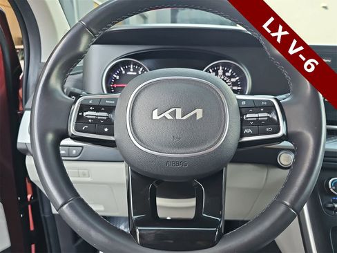 Used 2024 Kia Carnival LX image 19