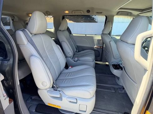 Used 2014 Toyota Sienna XLE AWD/4WD image 21