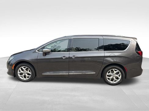 Used 2020 Chrysler Pacifica Limited FWD image 2