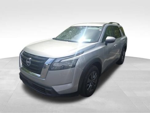 Used 2025 Nissan Pathfinder SV AWD/4WD image 3