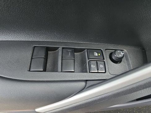 Used 2025 Toyota Corolla Cross XLE AWD/4WD image 29