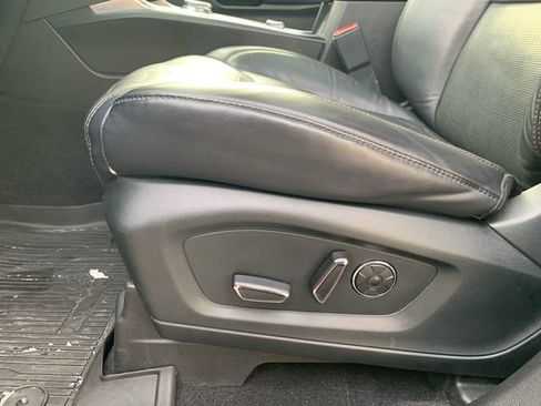 Certified 2020 Ford Explorer Platinum w/ Premium Technology Package image 43