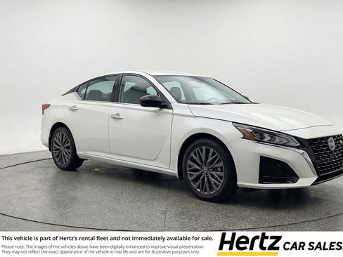 Used 2025 Nissan Altima 2.5 SV FWD image 1