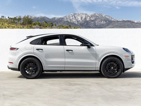 Certified 2025 Porsche Cayenne Coupe image 8