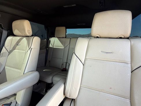 Used 2023 Cadillac Escalade Premium Luxury w/ Performance Package image 30