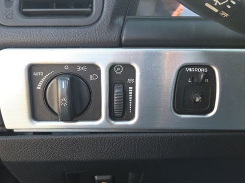 Used 2003 Ford Thunderbird image 31