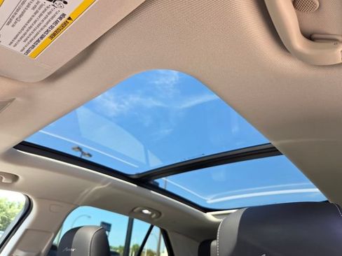 Used 2023 Buick Envision Avenir AWD/4WD image 18