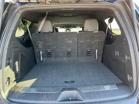 Used 2025 Chevrolet Suburban Z71 AWD/4WD image 17