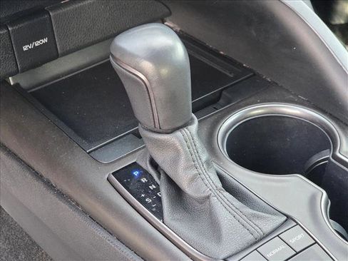 Used 2024 Toyota Camry SE image 12