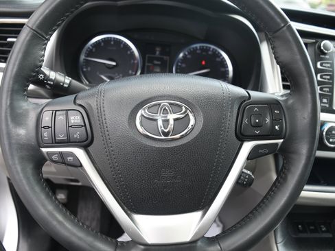 Used 2016 Toyota Highlander Limited Platinum image 14