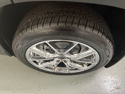 Used 2026 Chevrolet Equinox LT w/ Safety and Technology Package FWD image 9