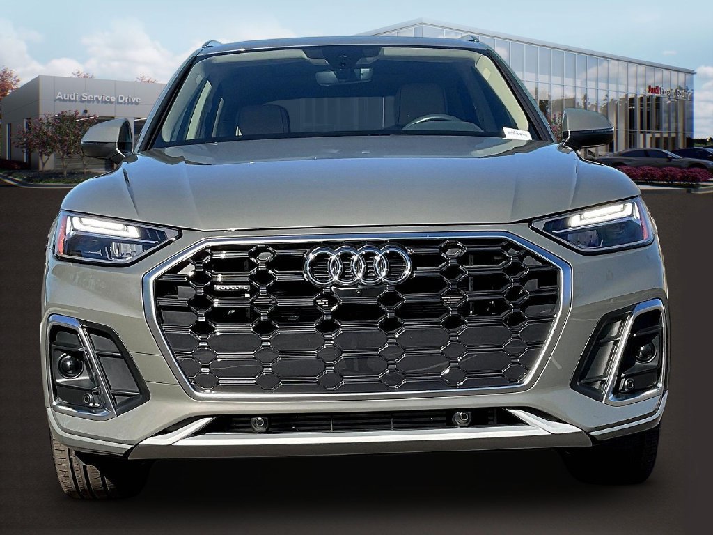 Used 2025 Audi Q5 e Premium Plus AWD/4WD image 2