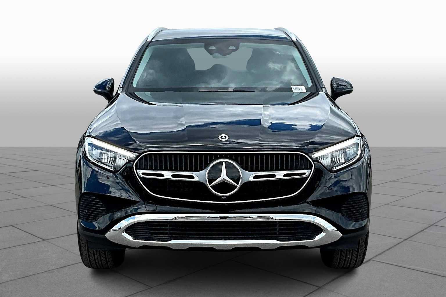 Used 2025 Mercedes-Benz GLC 350e 4MATIC image 3