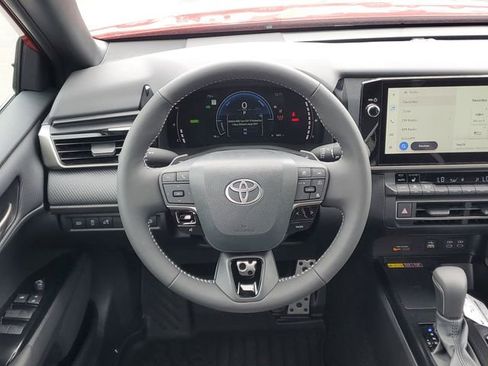 Used 2025 Toyota Camry SE image 29