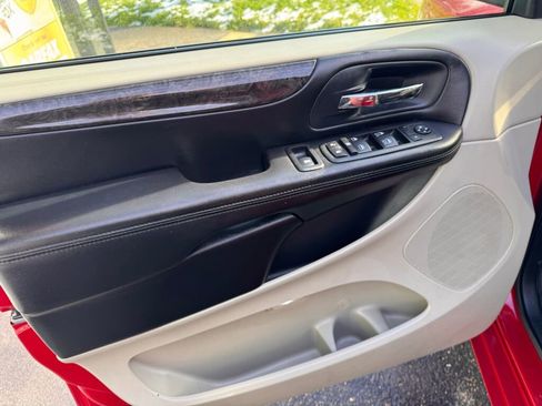 Used 2012 Dodge Grand Caravan Crew w/ Crew Value Pkg image 17