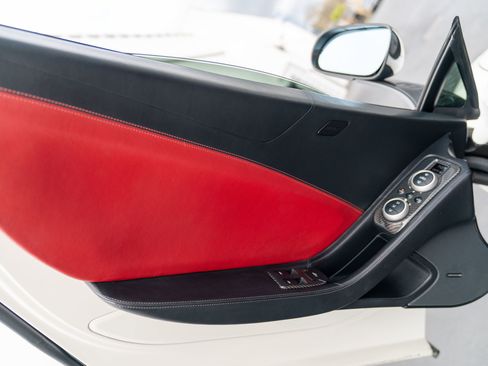Used 2016 McLaren 650S Spider RWD image 24