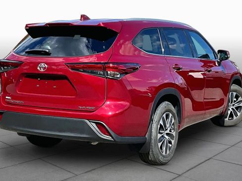 Used 2022 Toyota Highlander XLE AWD/4WD image 13