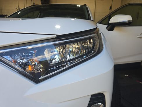 Used 2019 Toyota RAV4 XLE w/ Convenience Package FWD image 32