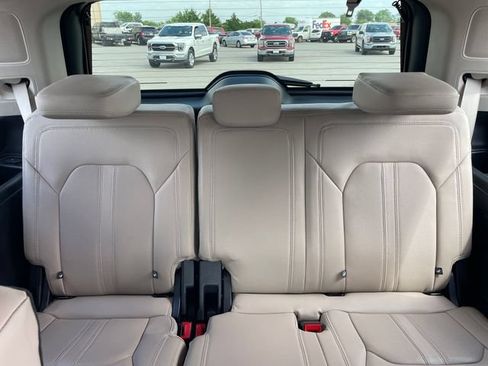 Used 2022 Ford Expedition Limited AWD/4WD image 22