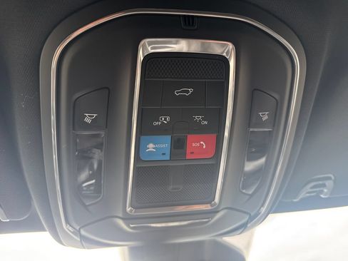 Used 2025 Jeep Wagoneer 4WD image 25