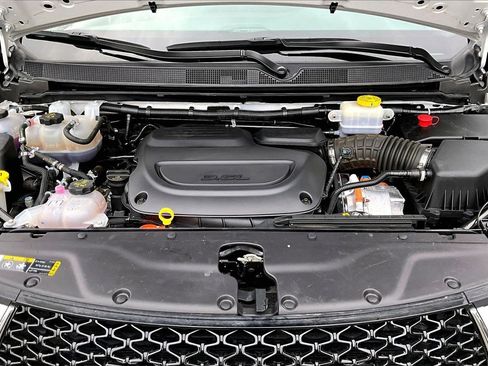 Certified 2024 Chrysler Pacifica Select image 37