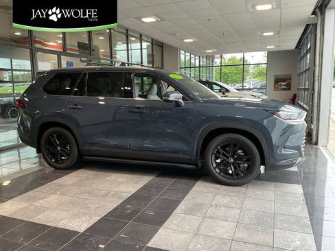 Certified 2025 Toyota Grand Highlander AWD image 1