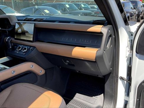 New 2025 Land Rover Defender 90 V8 image 28