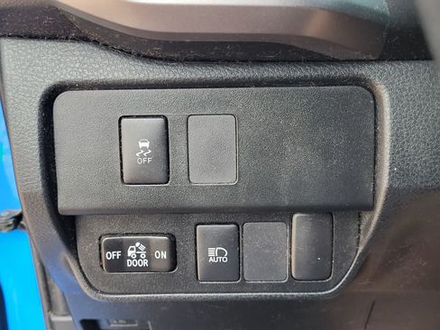 Used 2020 Toyota Tacoma SR5 RWD image 14