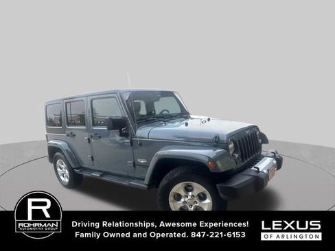 Used 2014 Jeep Wrangler Unlimited Sahara w/ Dual Top Group AWD/4WD image 2