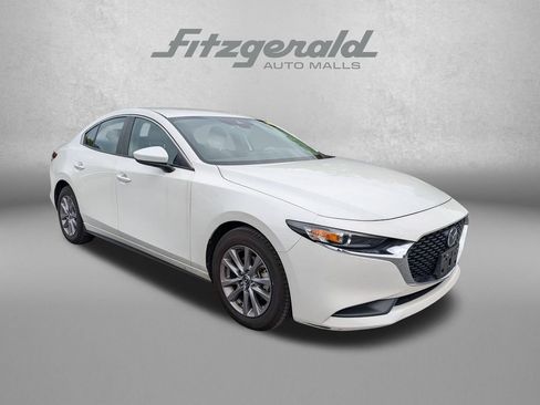 Used 2021 MAZDA MAZDA3 s FWD image 1