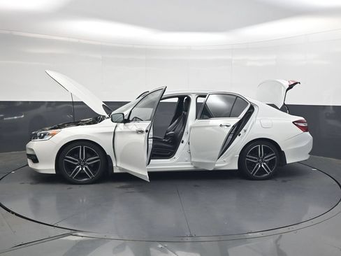 Used 2017 Honda Accord Sport image 40